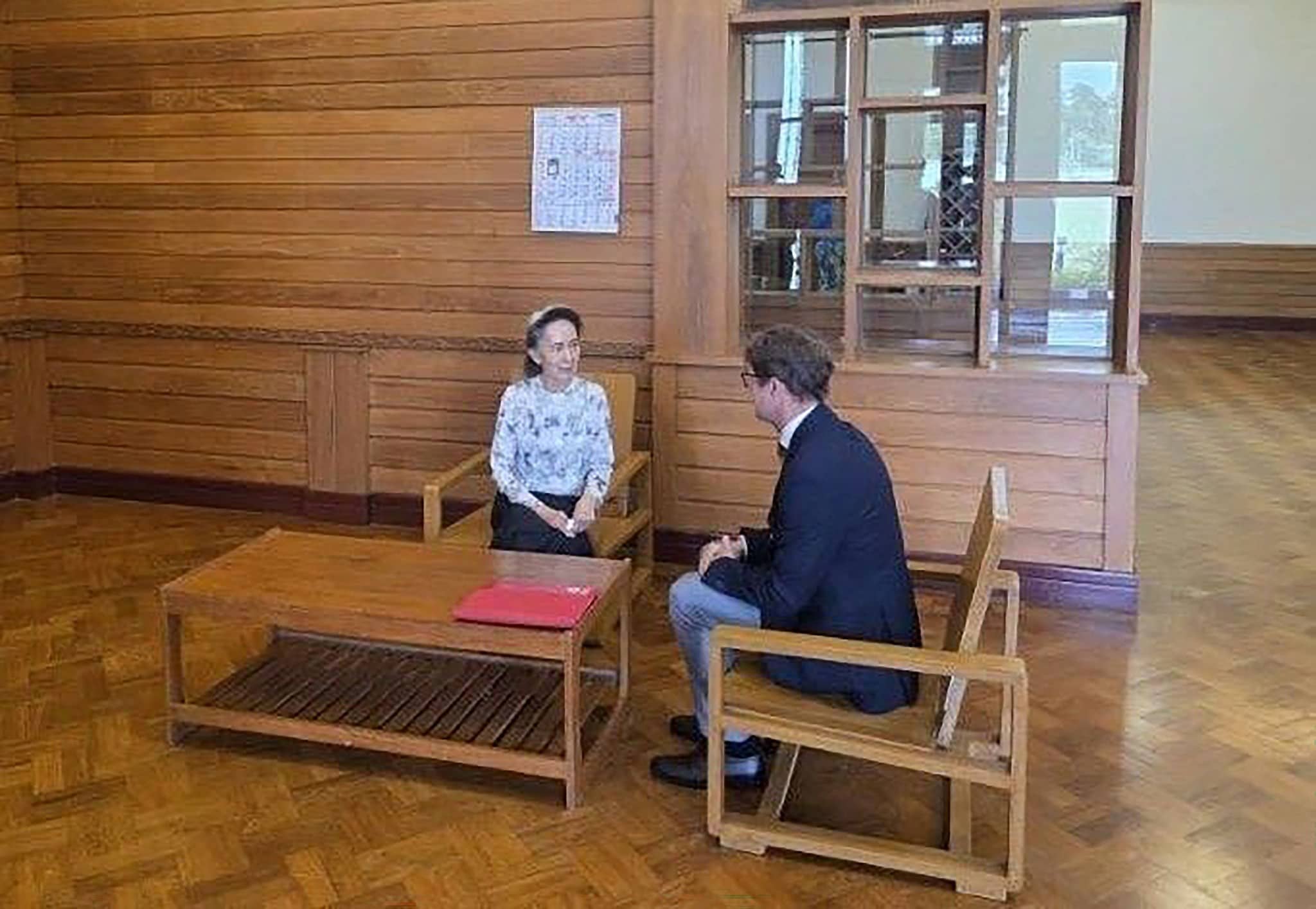 „Neue Bilder von Aung San Suu Kyi nach Jahren“