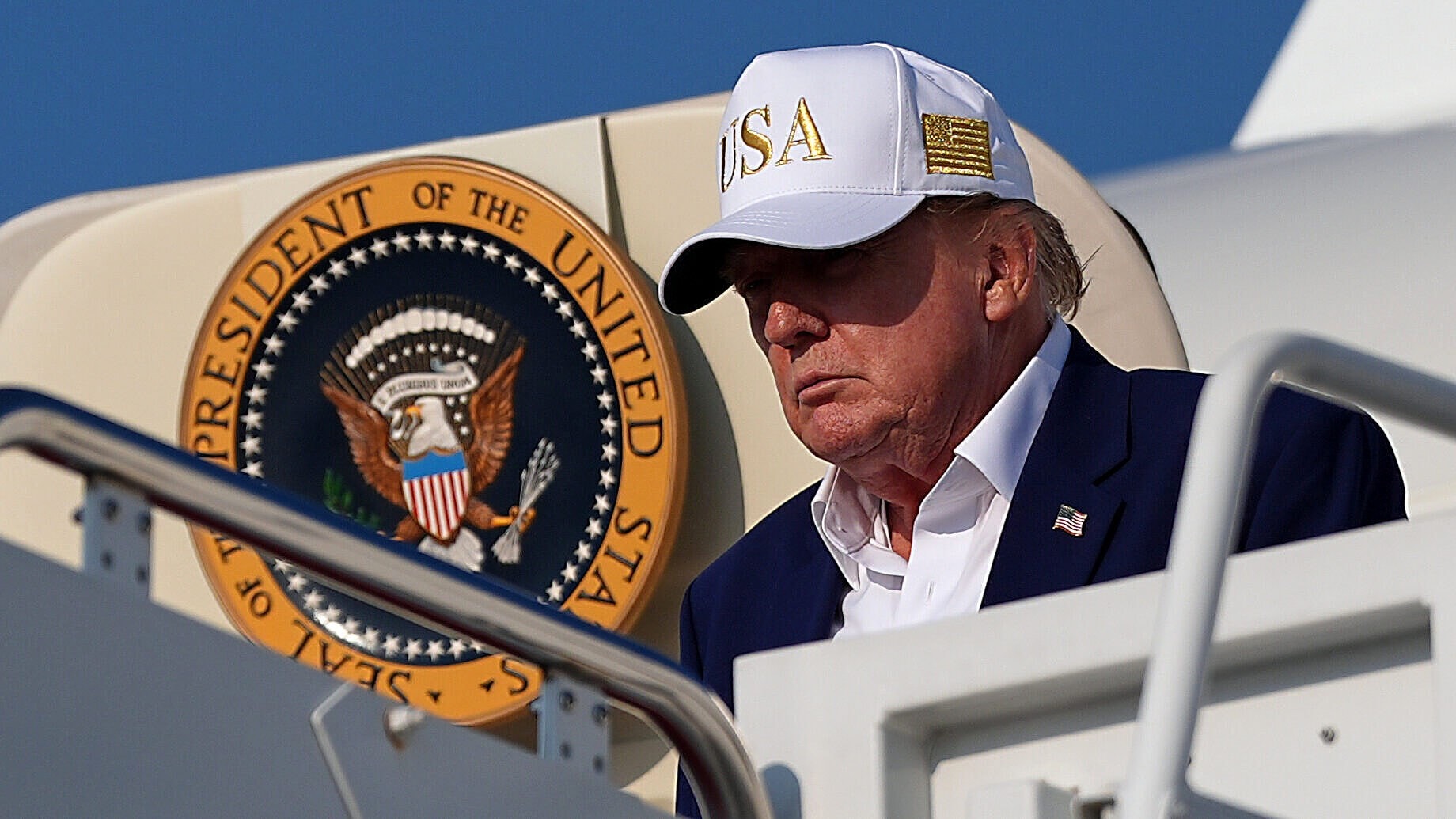 Trump-Rückflug: Raketenbedrohung und Täuschung