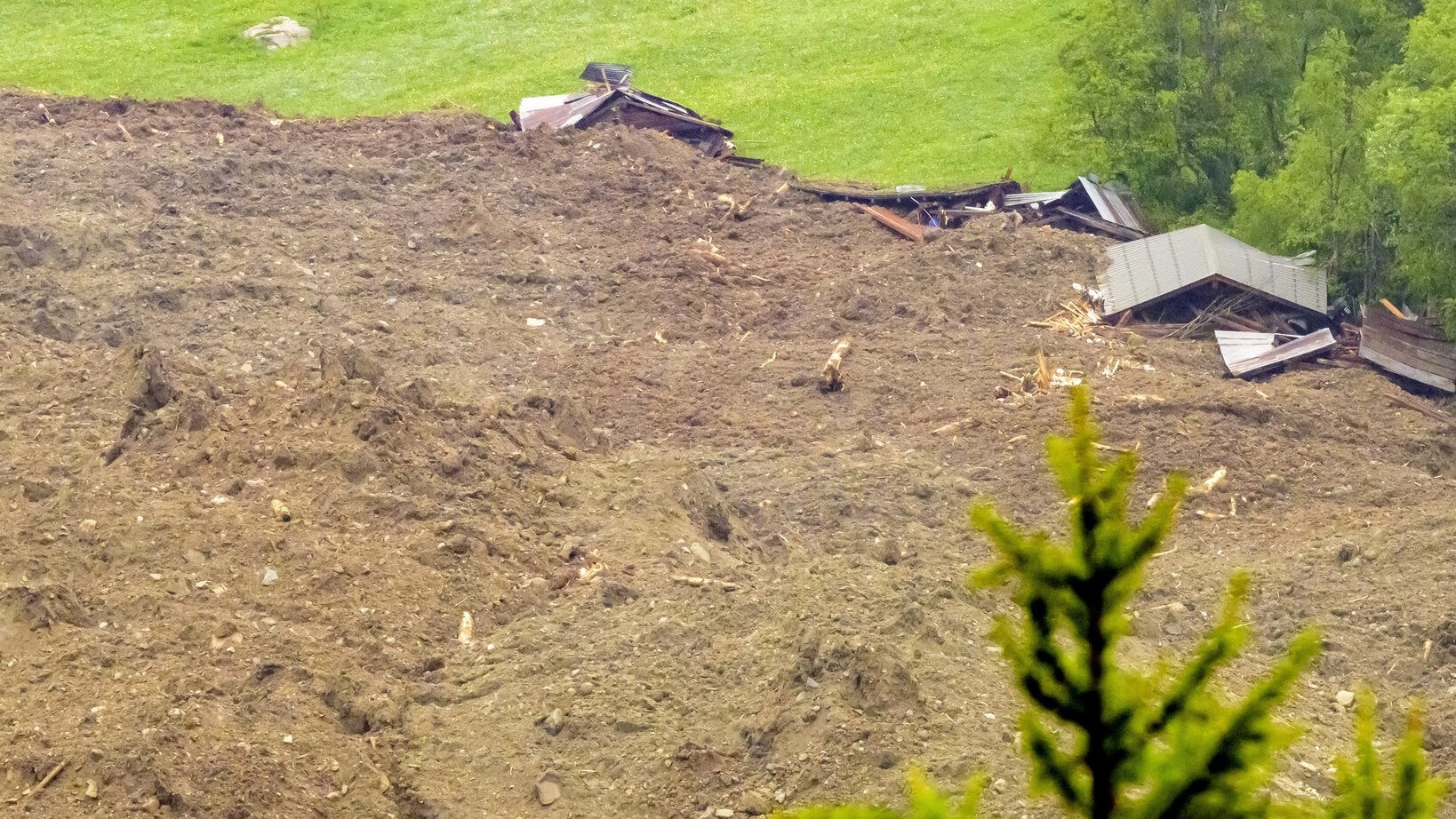 Gletschersturz begräbt Bergdorf Blatten komplett