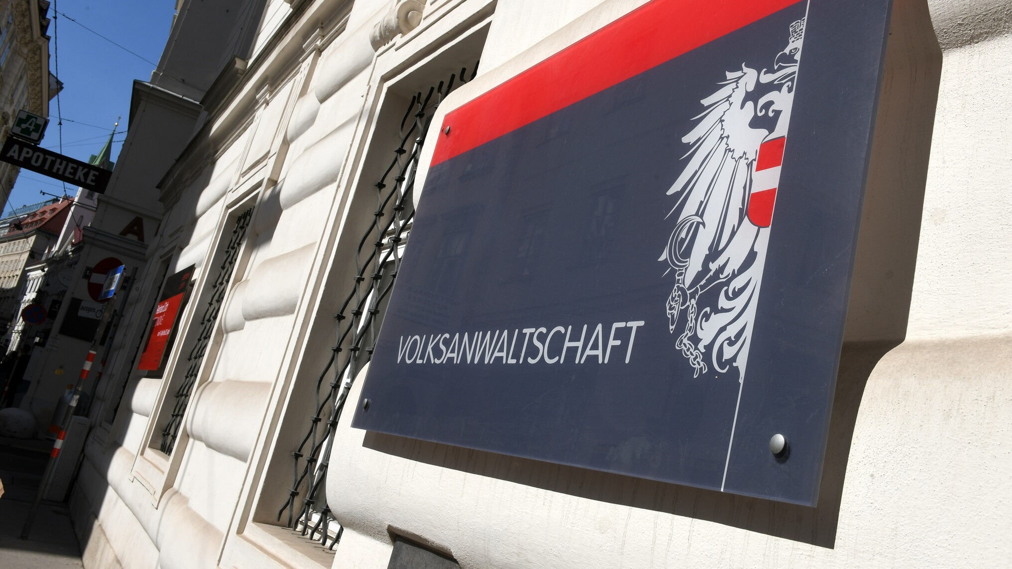 „Volksanwaltschaft zeigt rote Karte bei Verfahren!“