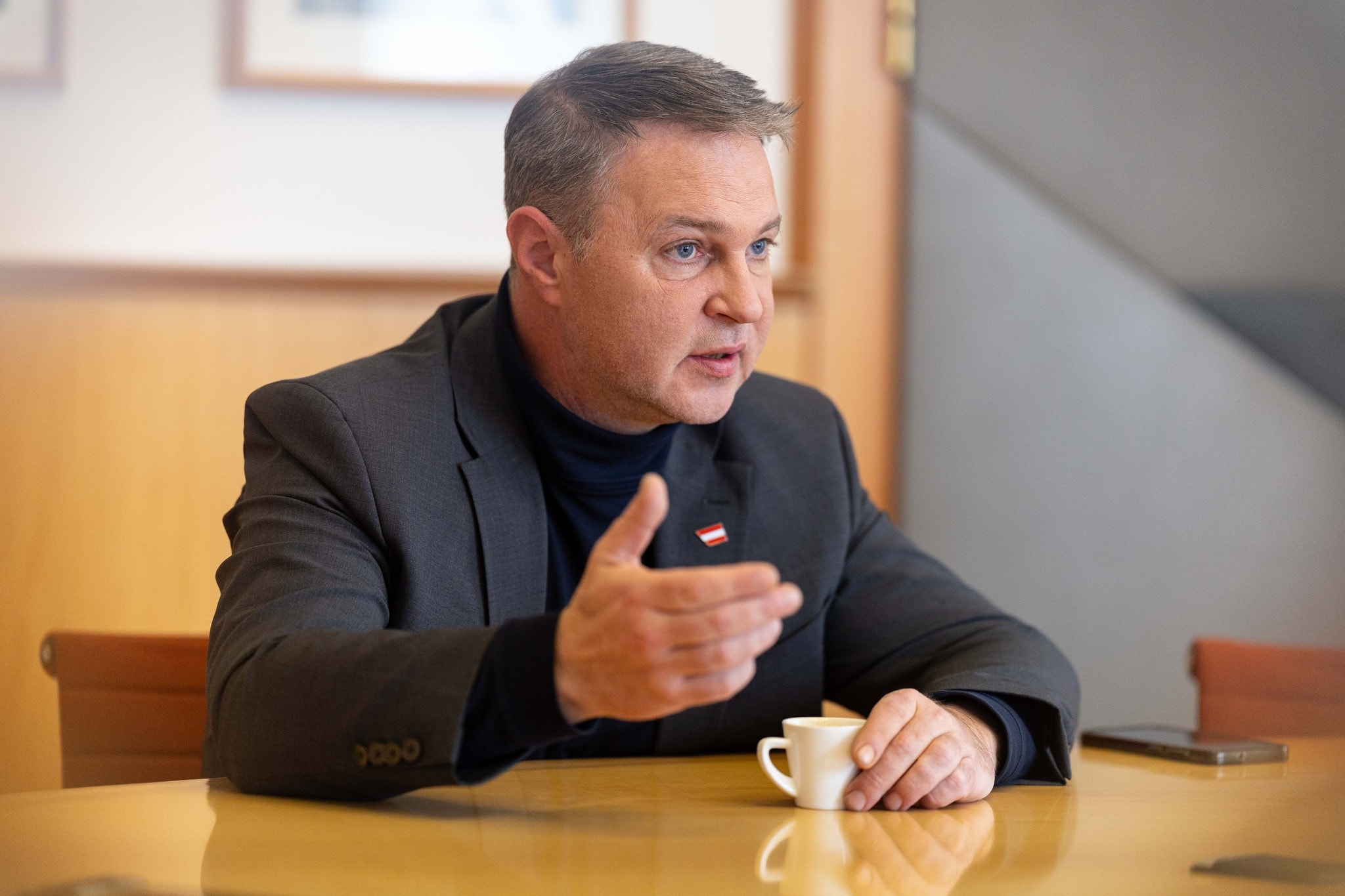 „Ordnen statt Spalten“: Babler sucht Einheit