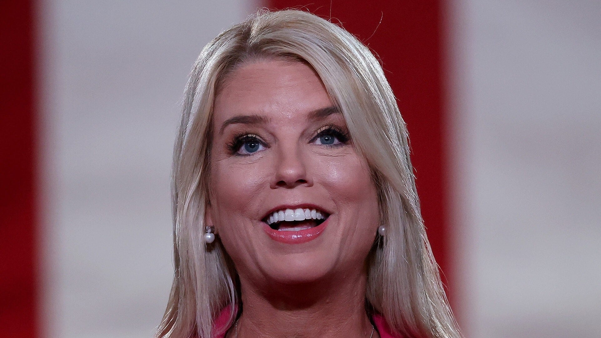 Pam Bondi kämpft gegen Krebs: Hoffnung auf Besserung