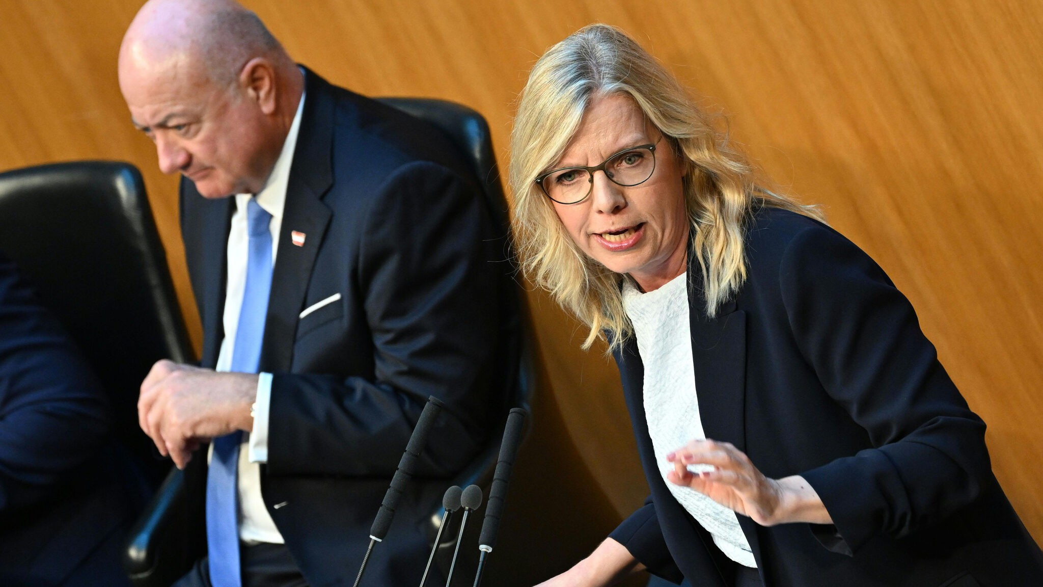 Kontroversielle Debatte über das Doppelbudget im Nationalrat