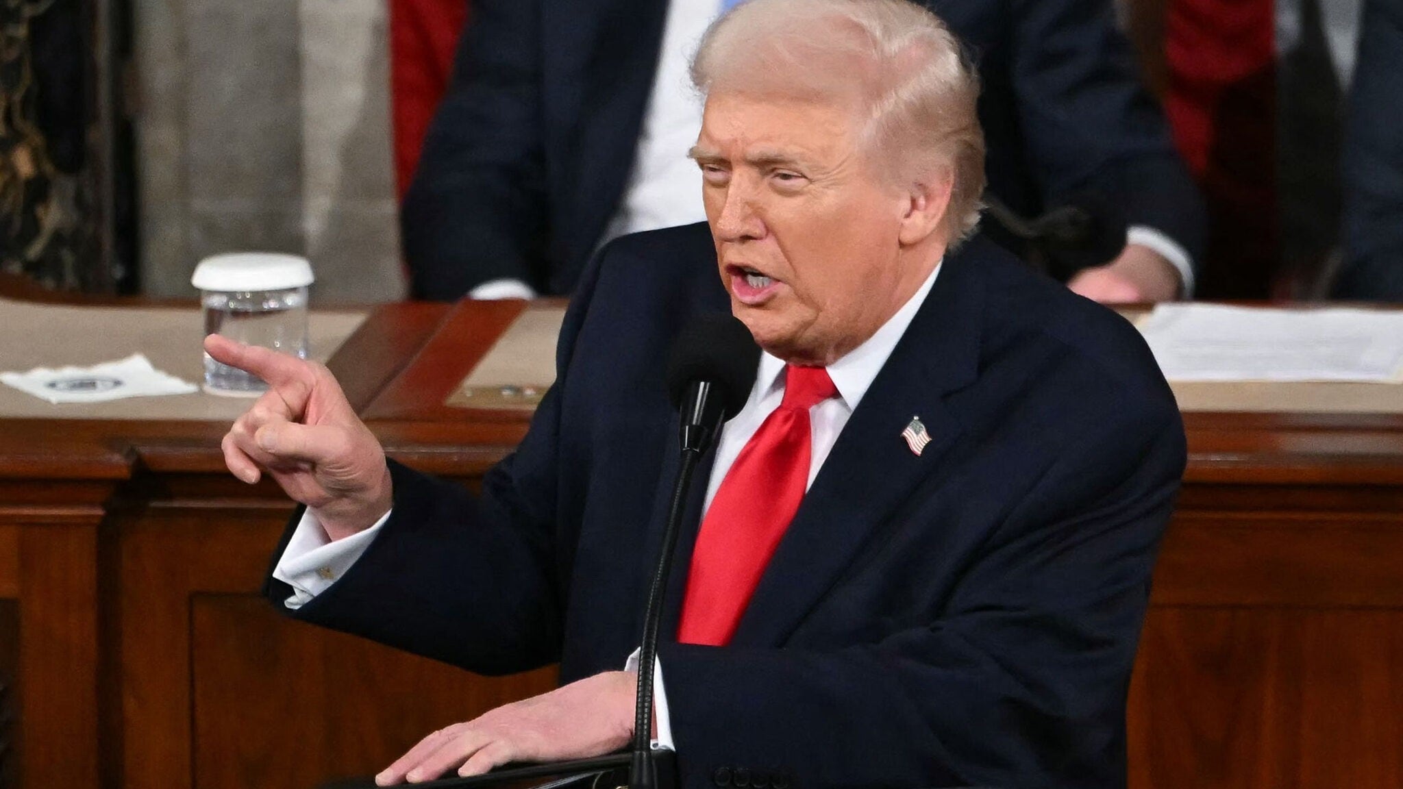 Trump lobt Erfolge, kritisiert Demokraten und Gericht