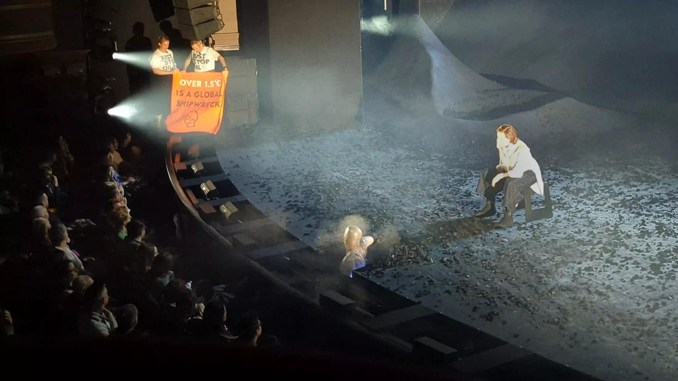 Klimaaktivisten stören Sigourney Weaver in London