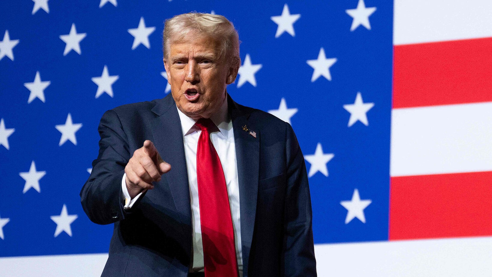 Trump lobt unerwartetes US-Wachstum im Sommer!