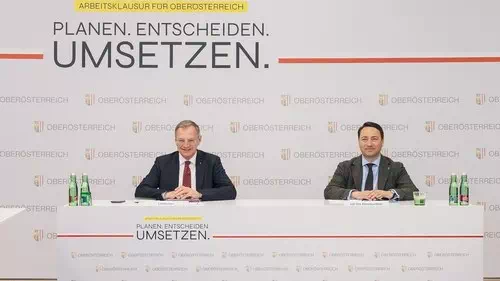 Schwarz-Blaue Koalition hält Kurs trotz Affäre