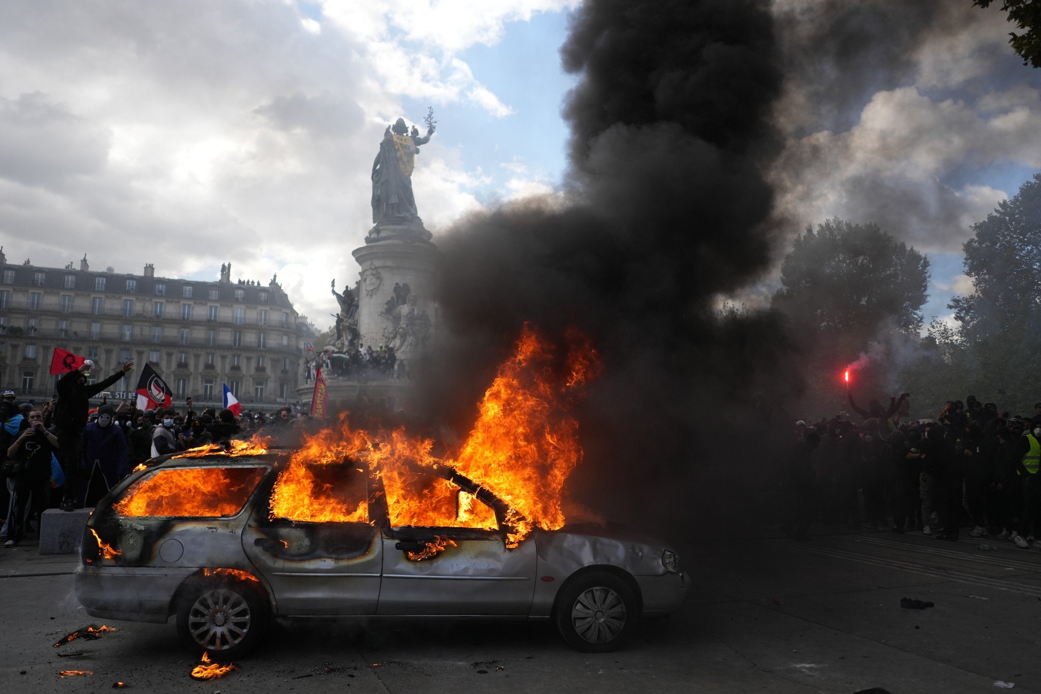 Gewaltsame Unruhen in Frankreich: Ursachen und Profiteure