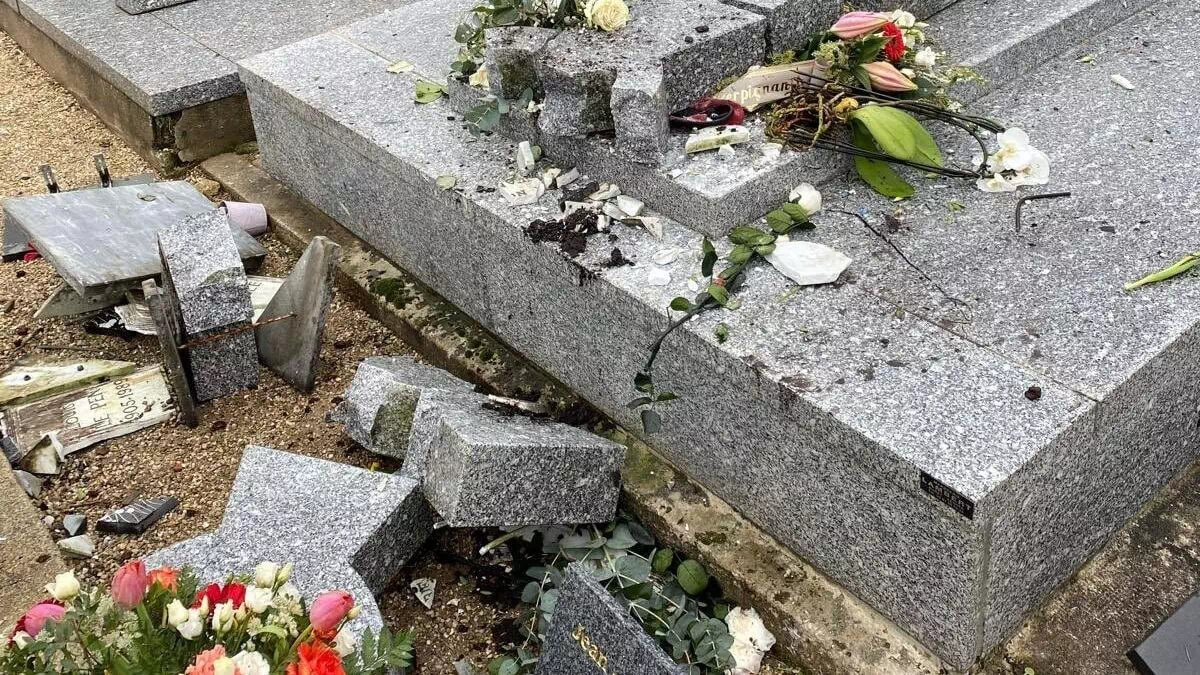 Vandalen beschädigen Grab von Jean-Marie Le Pen