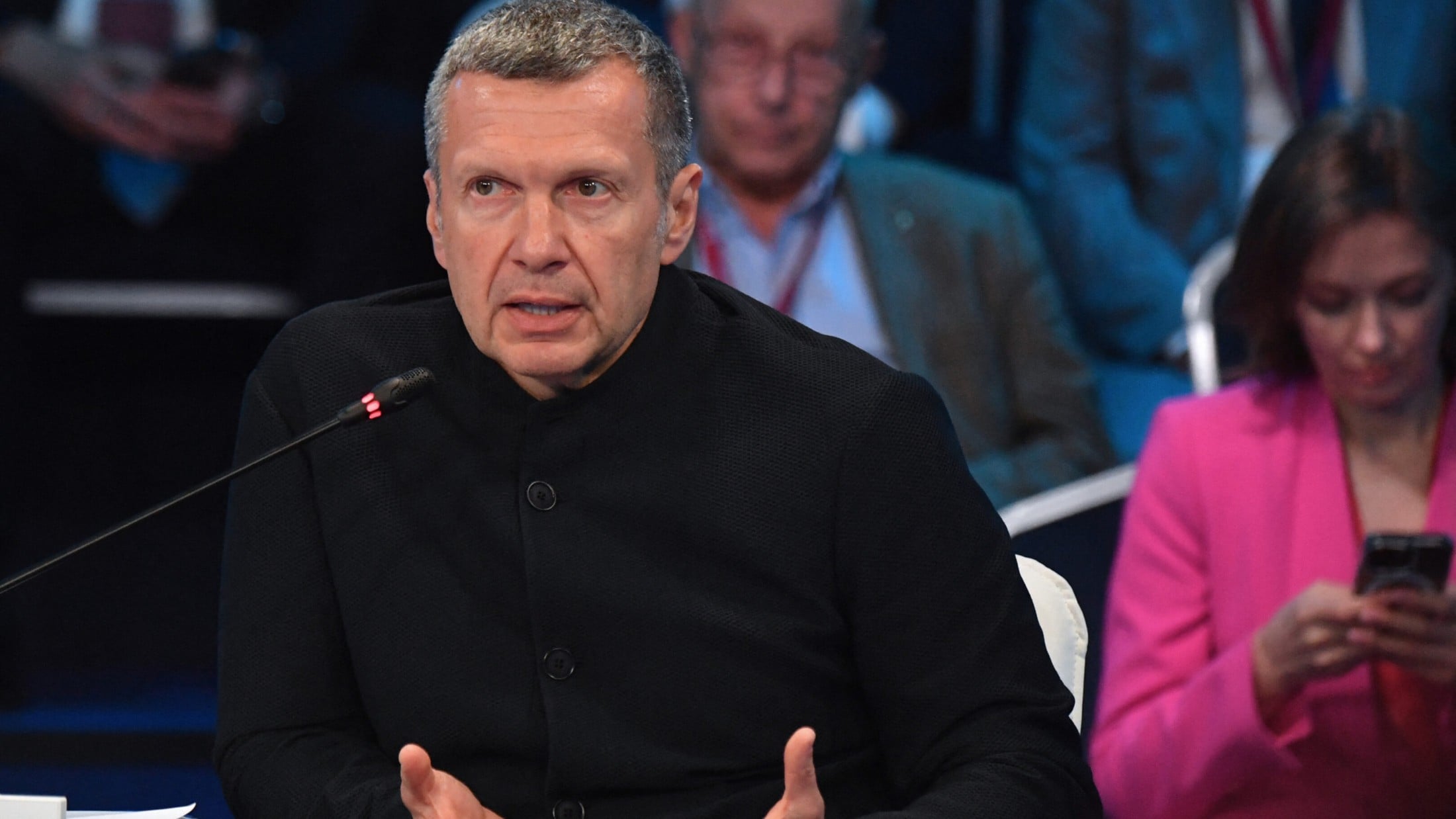 Kreml verhandelt, Propaganda gegen Europa entfesselt