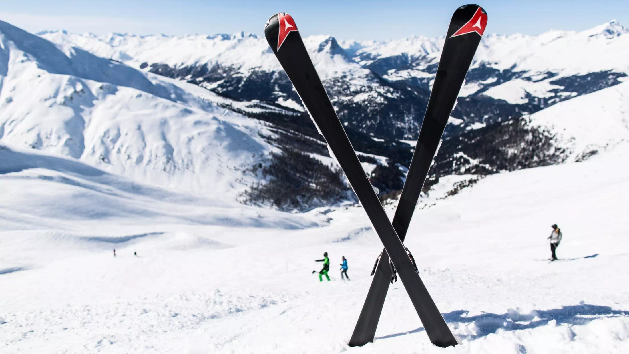 „Unfall auf der Piste: So reagieren Sie richtig“