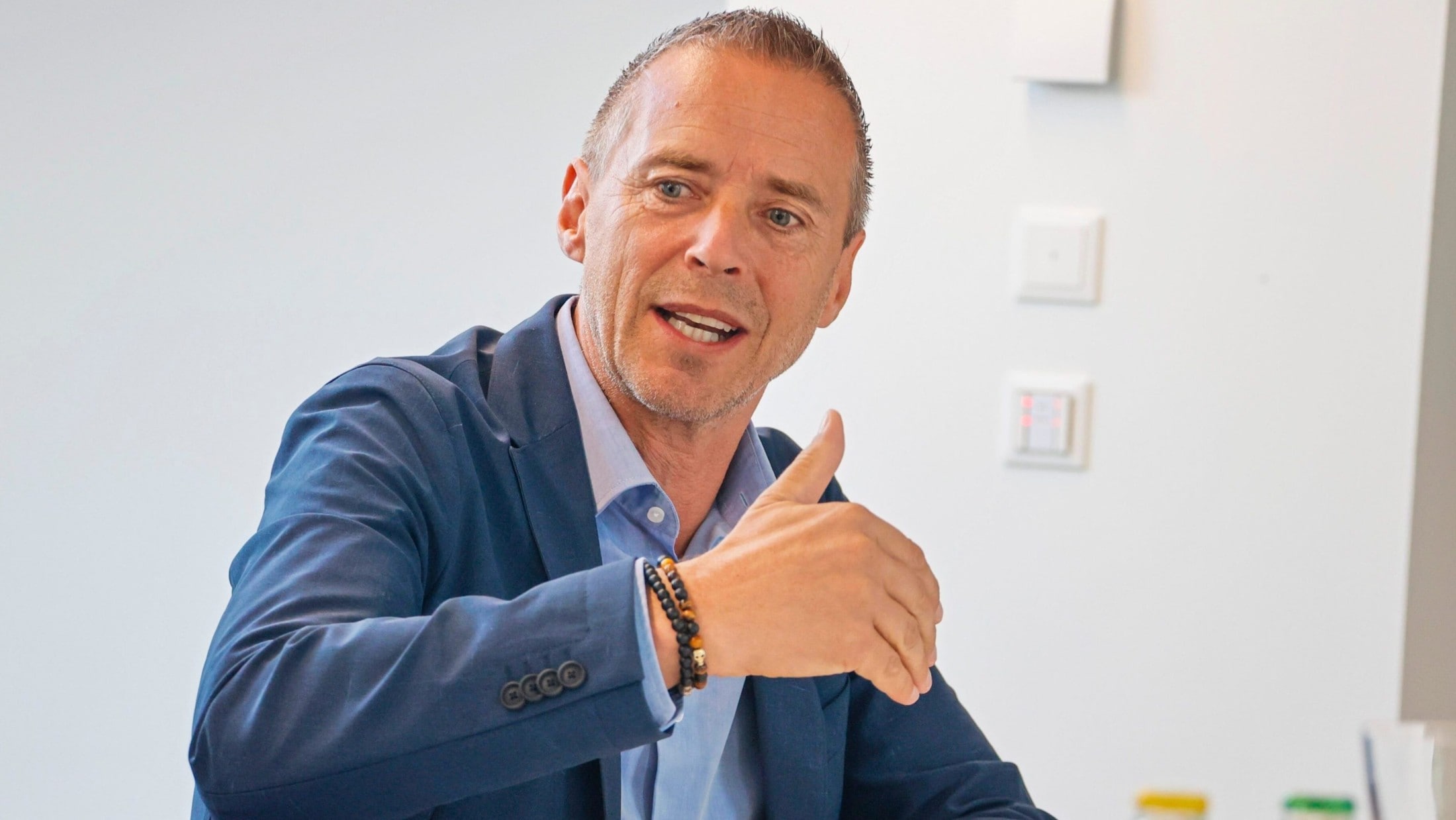 „SPÖ-Chef Babler unter Druck von Kritikern“