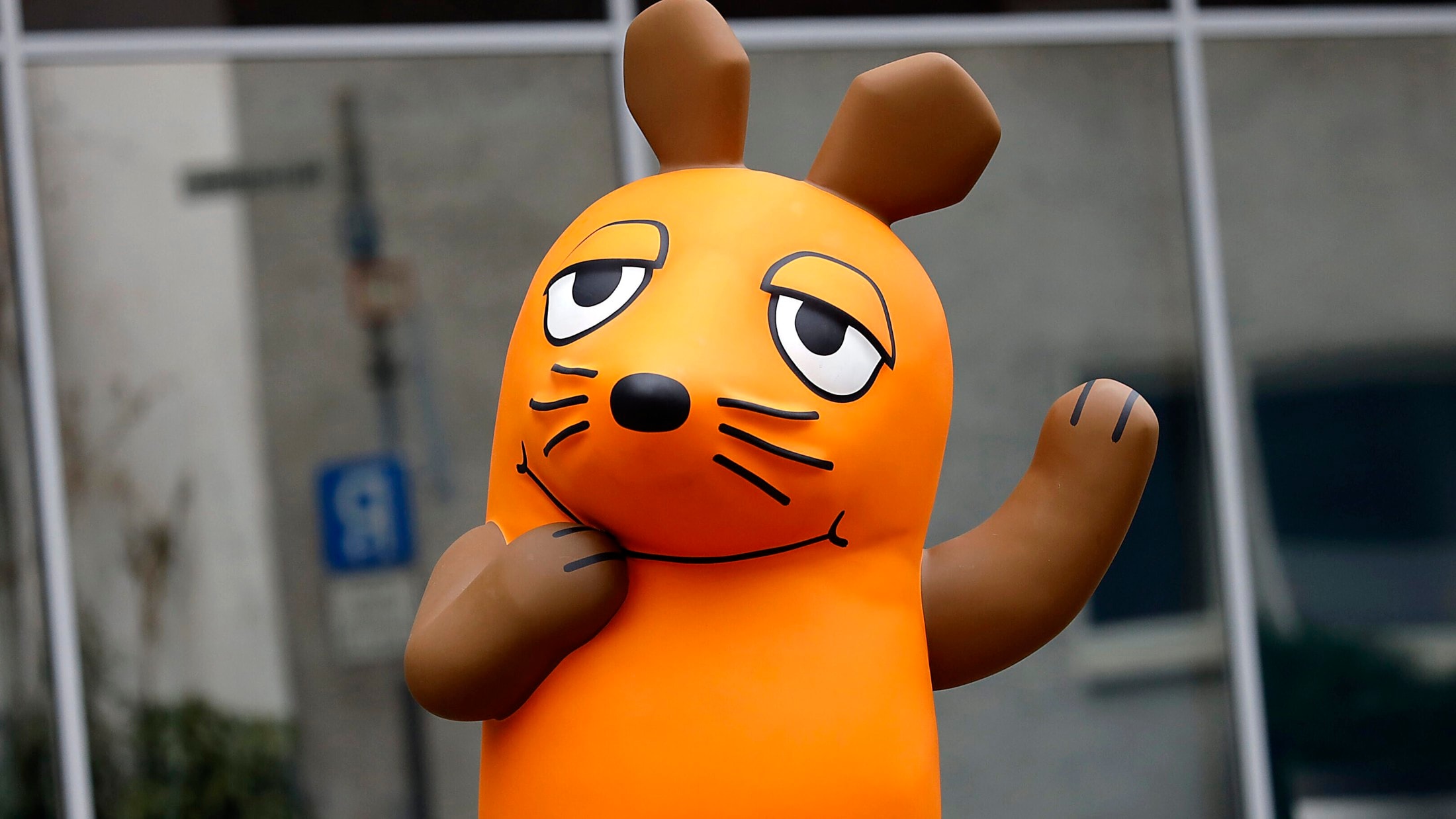 „Brandanschlag auf WDR-Maus-Figur in Köln!“