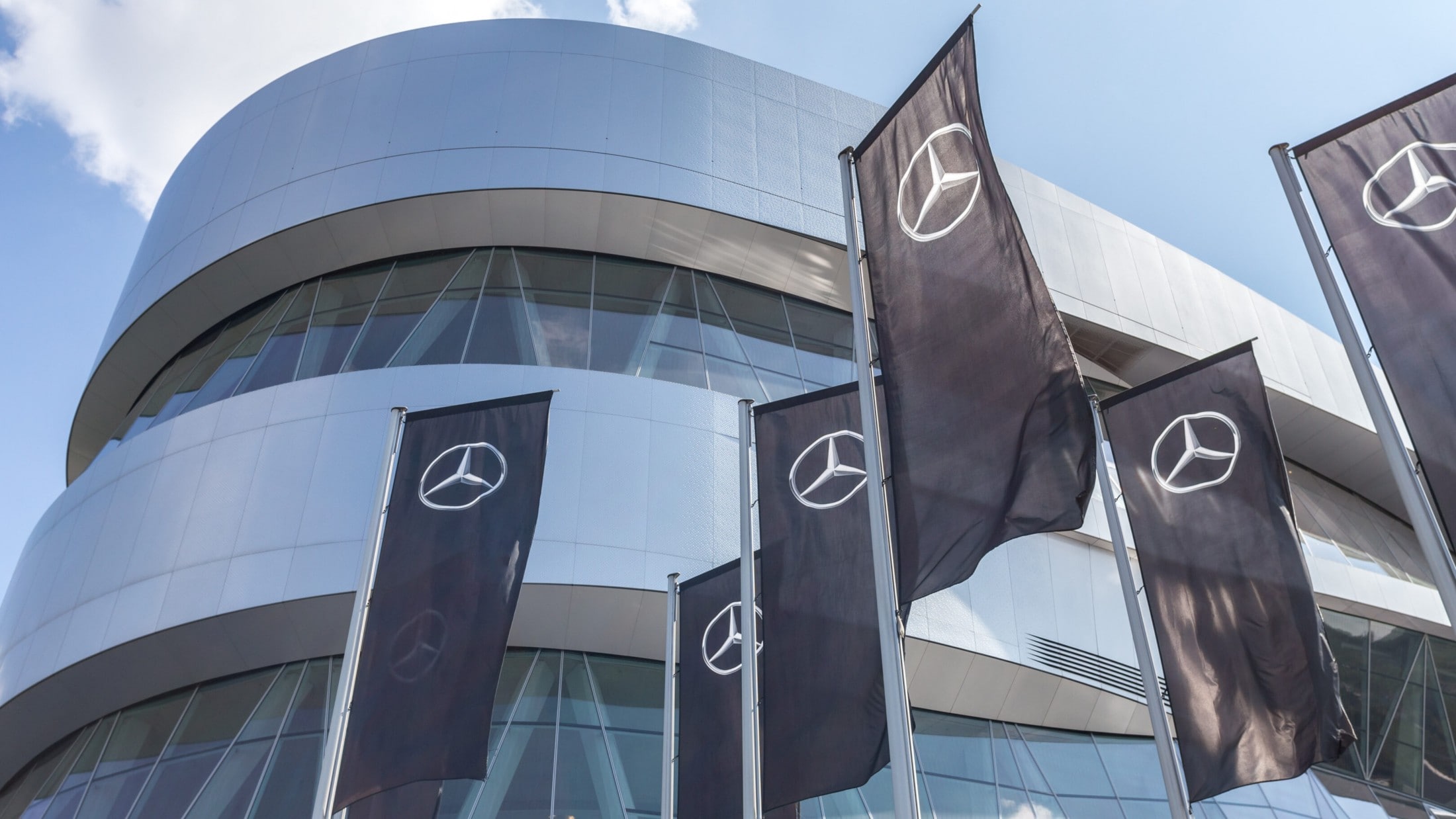 Mercedes-Benz: Gewinnsteigerung, China drückt Pkw-Sparte