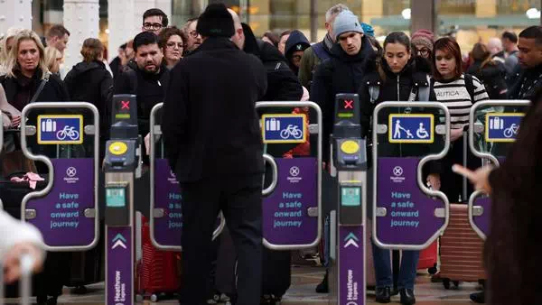 Pfefferspray-Angriff am Heathrow: 21 Verletzte