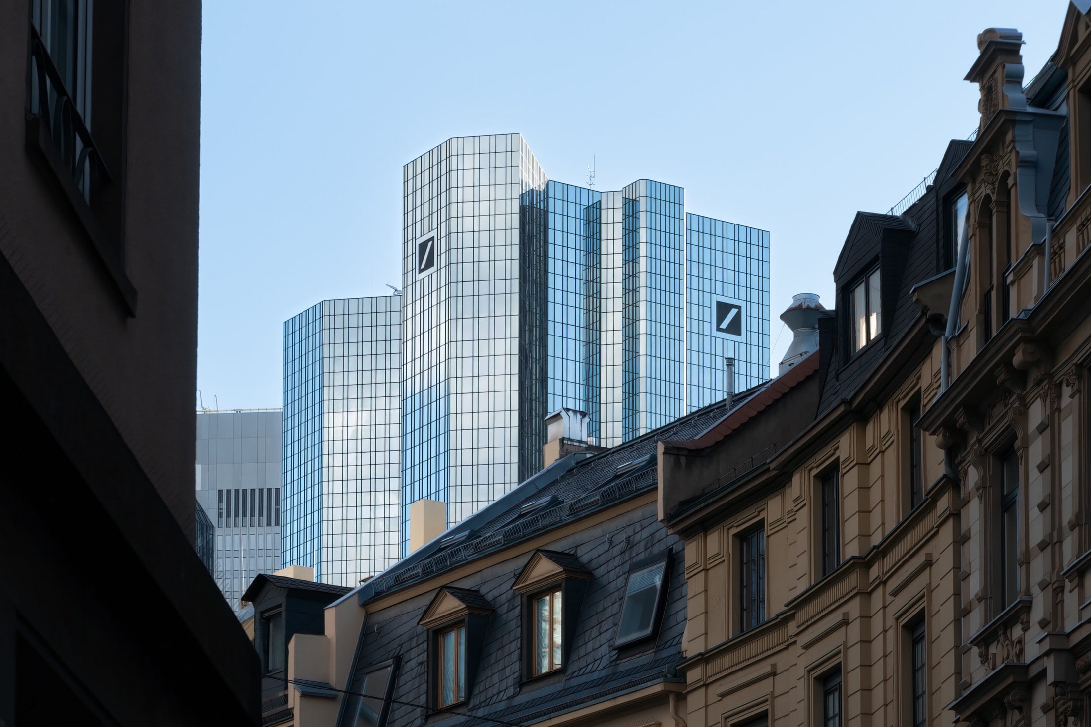 Großrazzia bei Deutsche Bank: Ermittler vor Ort!