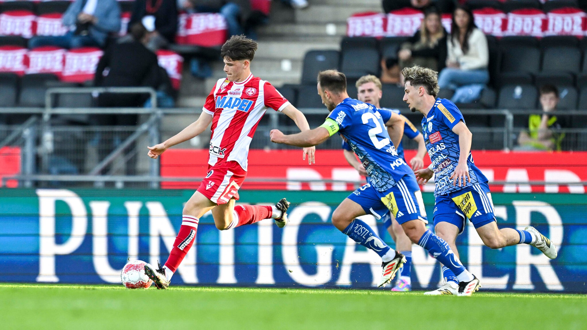 Hartberg empfängt Grazer AK: Spannendes Duell!