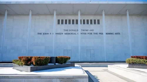 Trump plant Schließung des Kennedy-Centers!