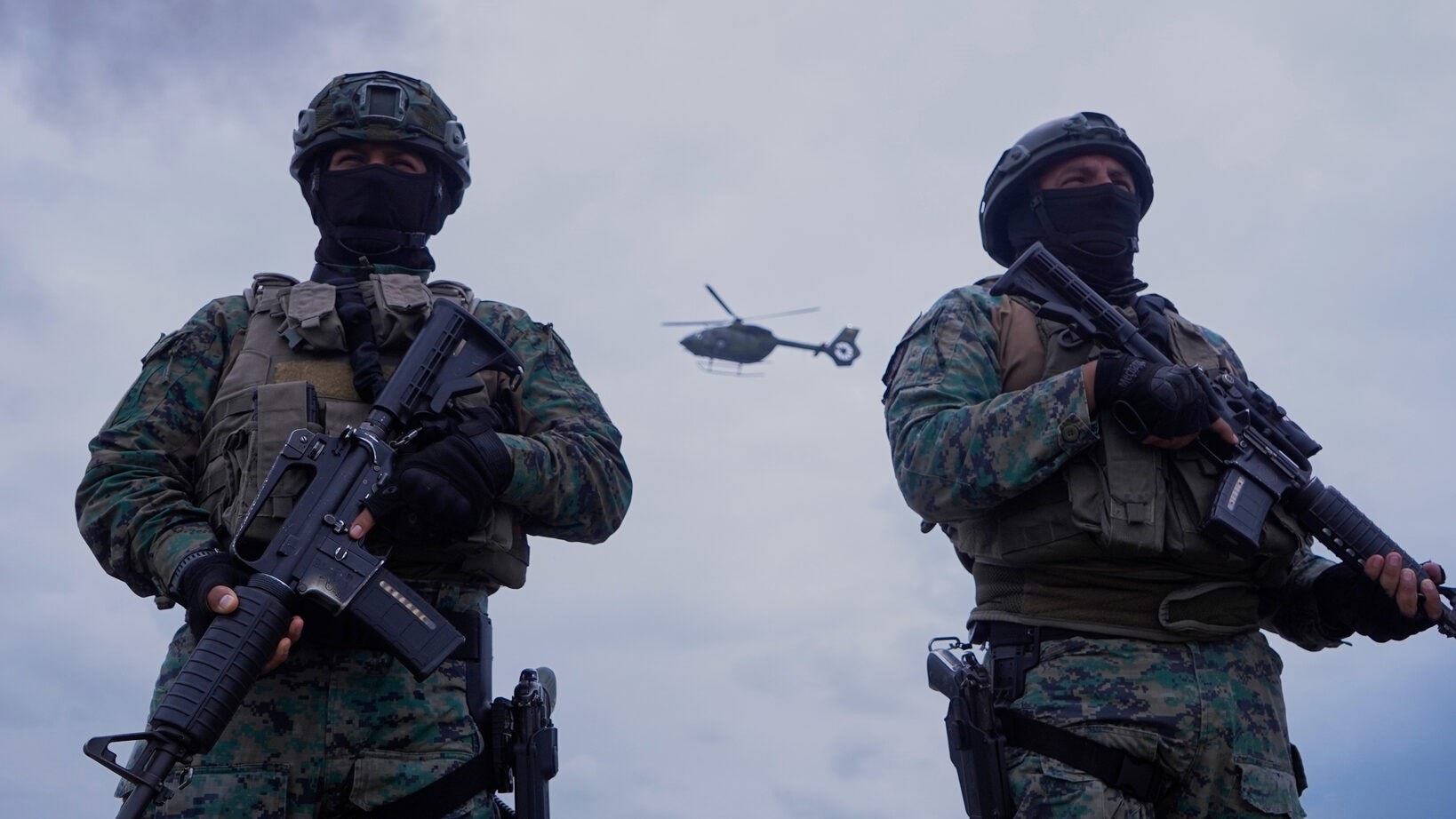 Ecuador bombardiert Ziele in Kolumbien: Petro warnt!