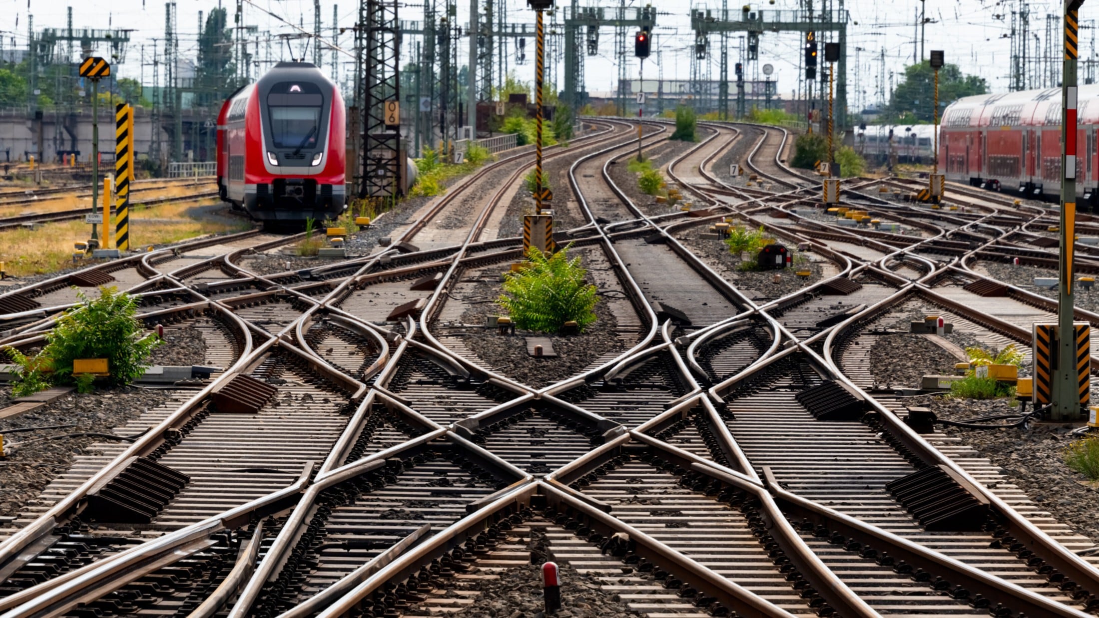 „Lieferengpässe drohen: Bahnprobleme belasten Wirtschaft“