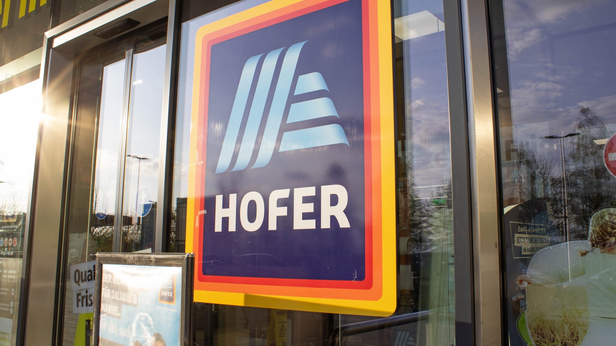 „Hofer: Große Umstrukturierung und Standortschließung“