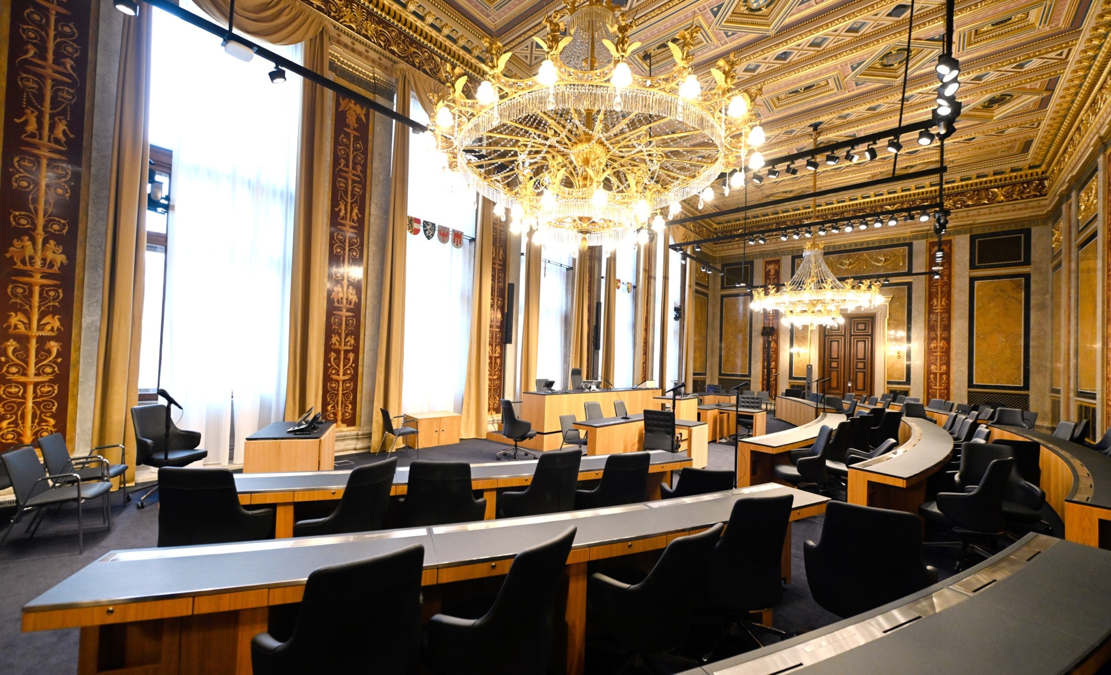 „Pinke Planspiele: Schlanker Staat durch Länderkammer-Ausschaltung“