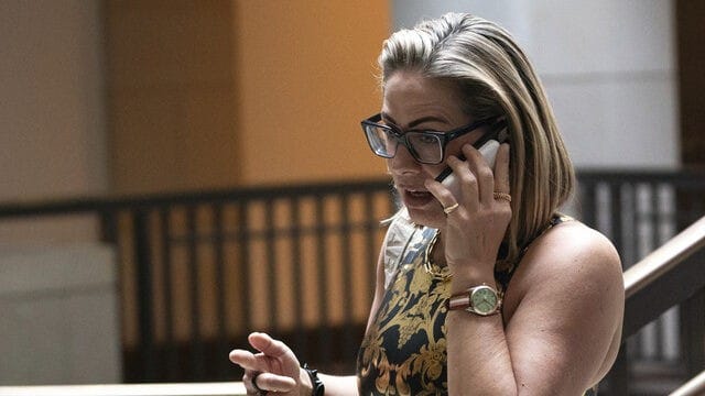 Kyrsten Sinema: Affäre führt zu Gerichtsstreit