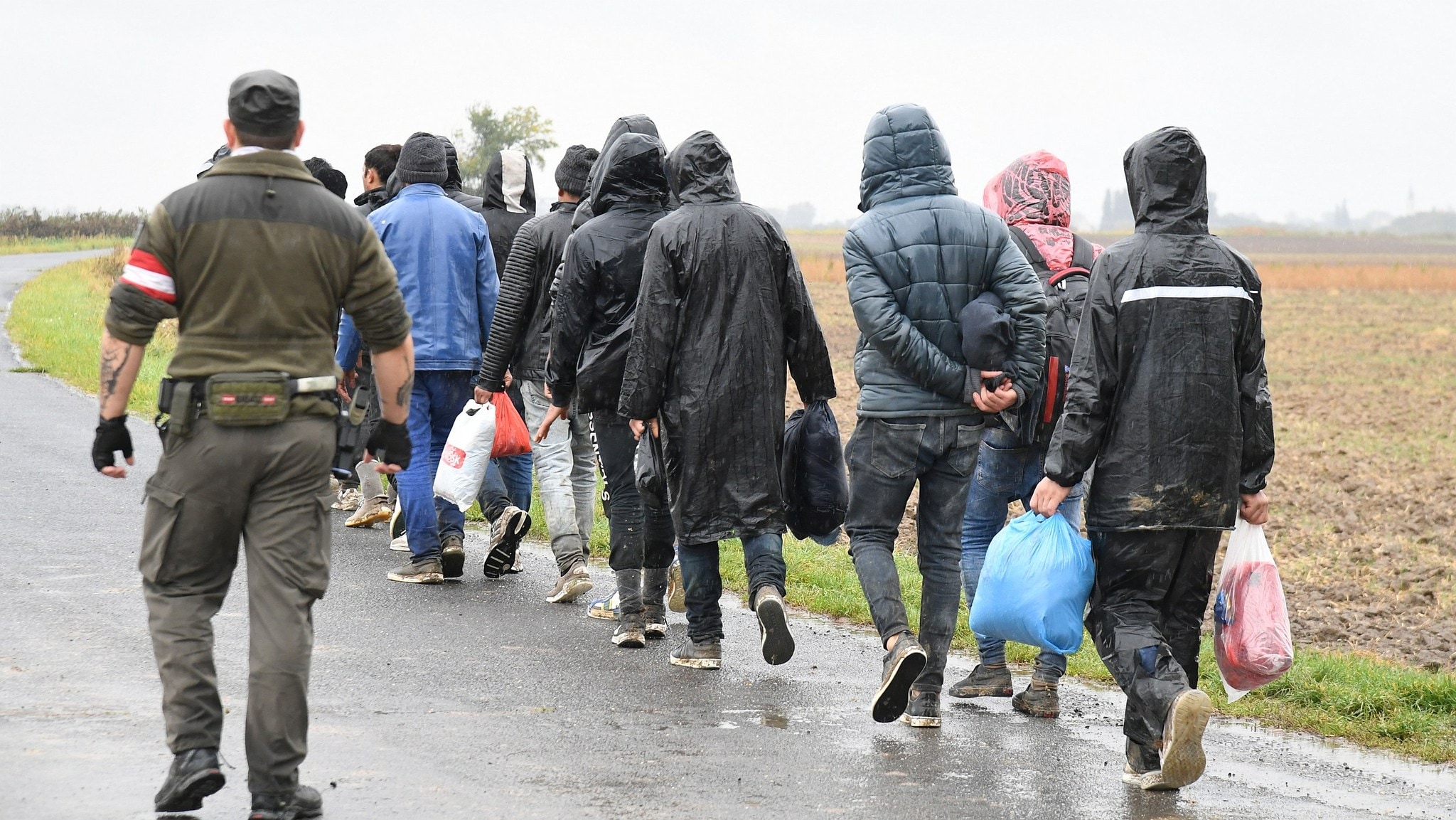 Österreich prüft Beteiligung an Asyl-Transitlagern