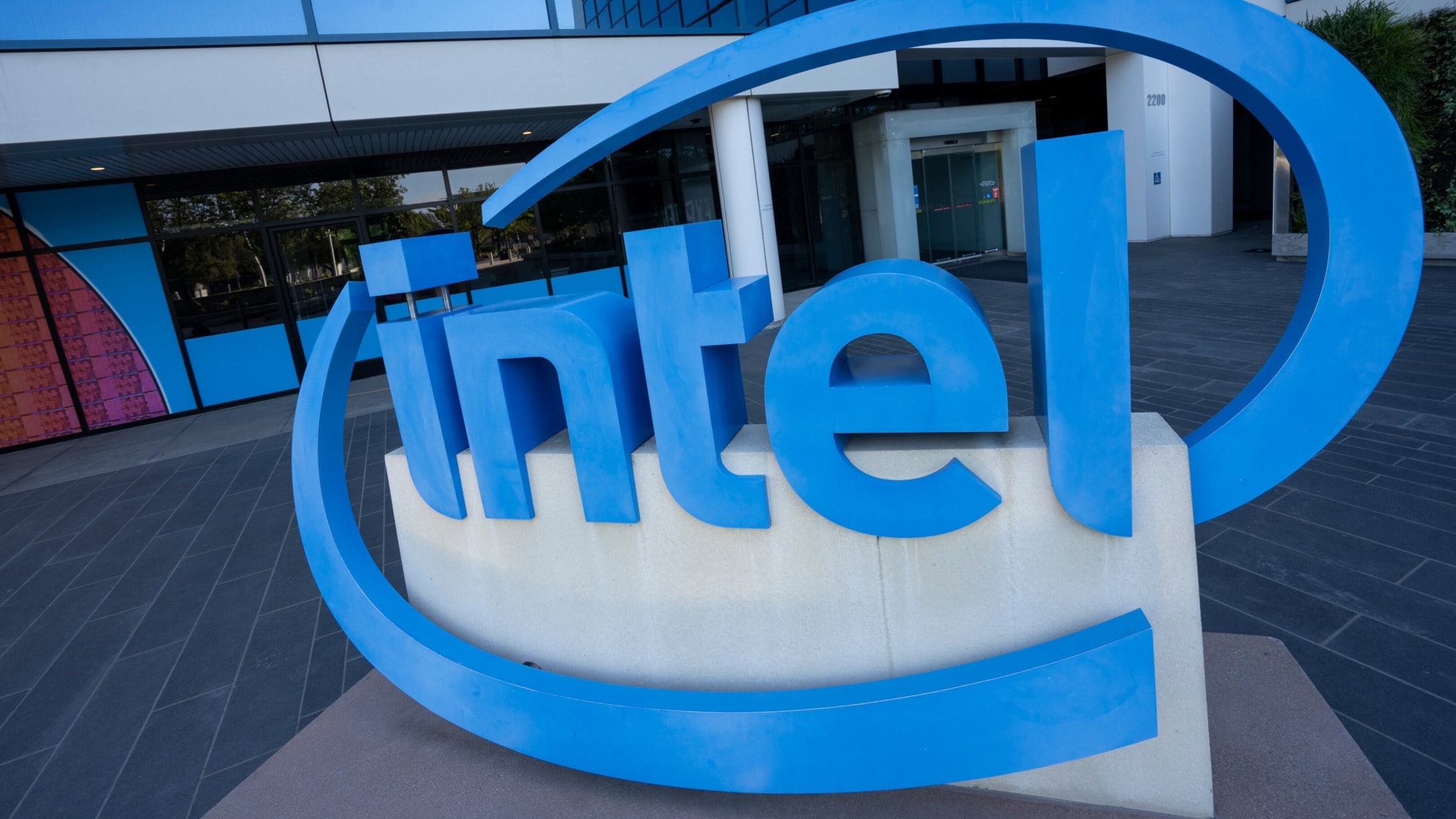 Intel erhält Großauftrag von Google für KI-Chips!
