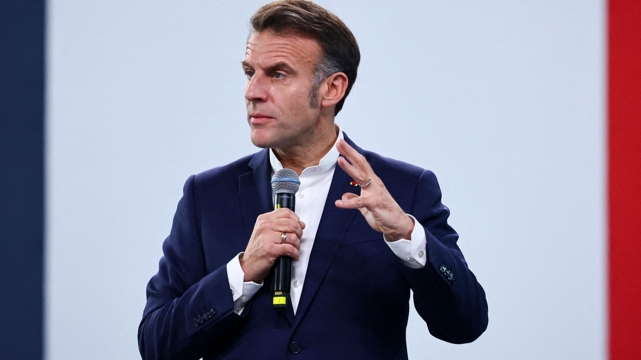 Macron kritisiert Facebook wegen Fake-Video