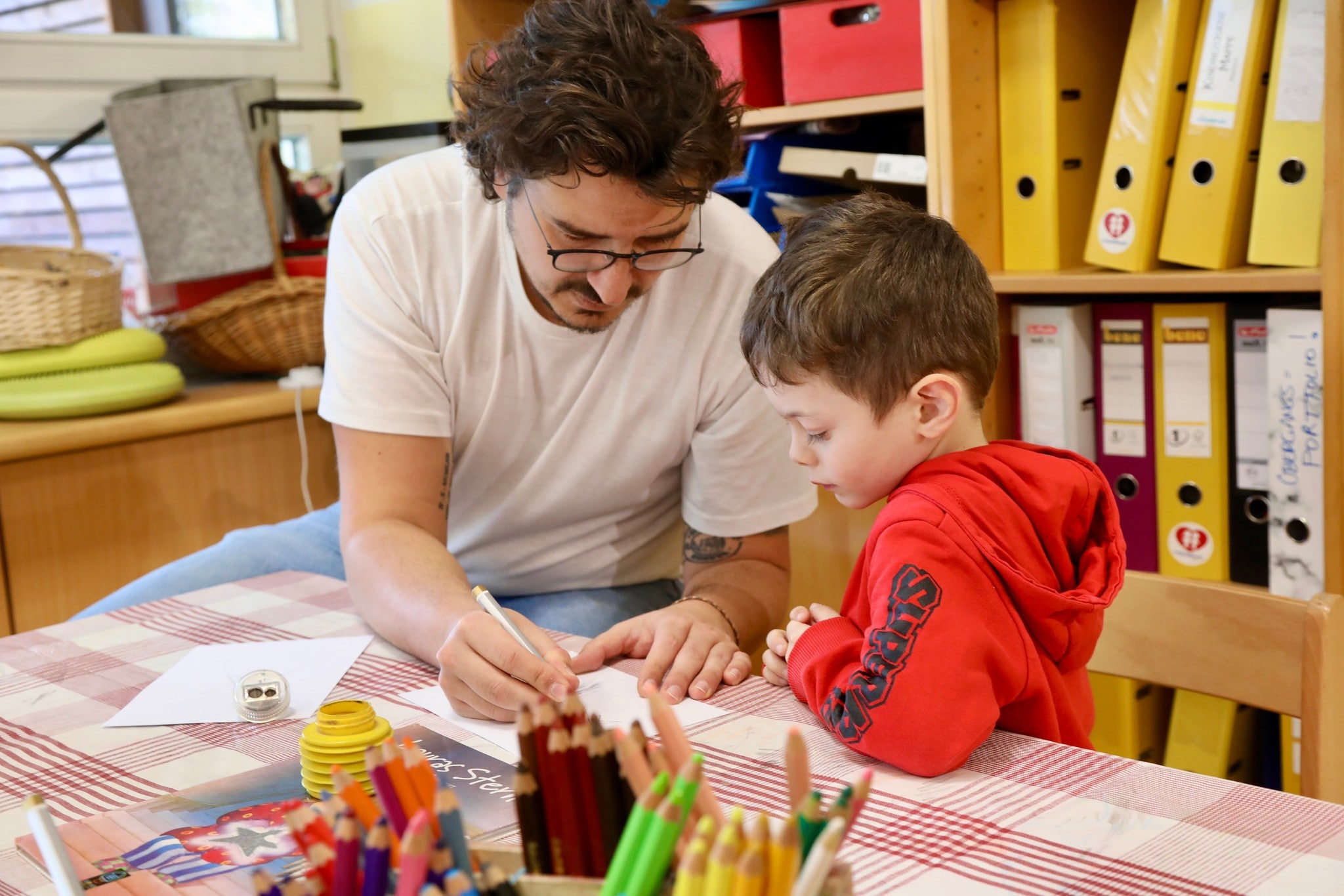 „Neue Wege: Geschlechterrollen im Kindergarten brechen“