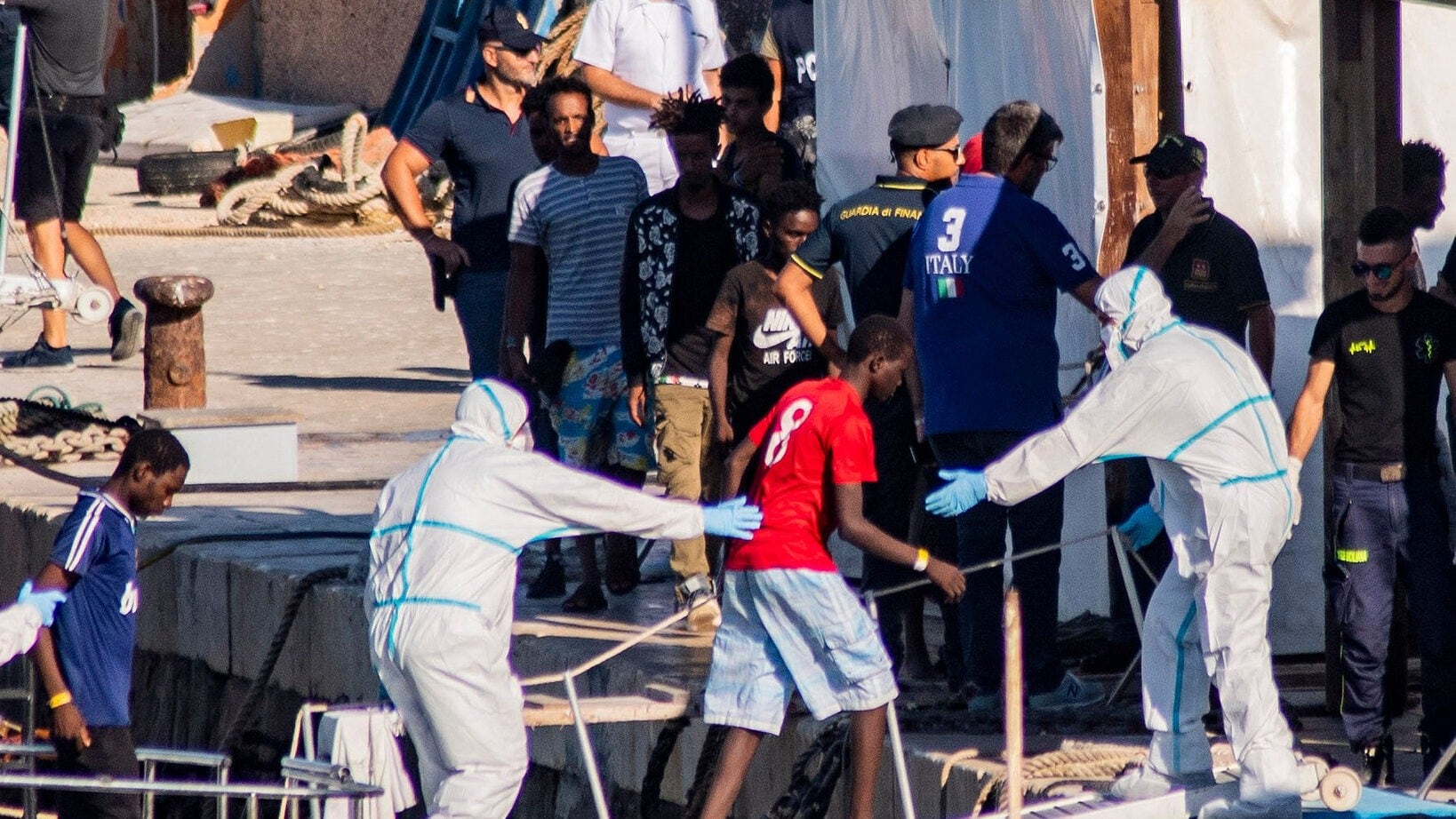 Ungarn bietet Hilfe unter Migrantendruck an